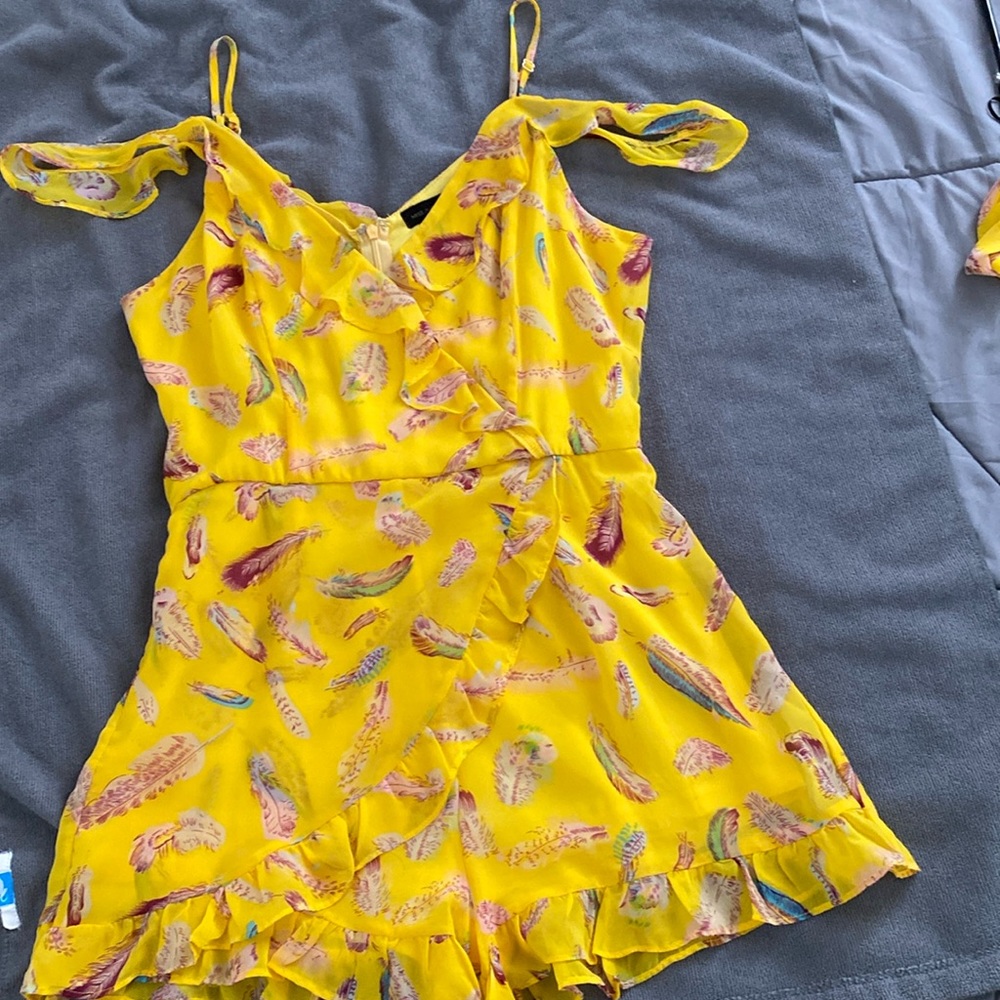 Feather Pattern Ruffle Romper - image 1